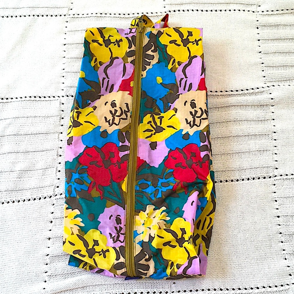 BAGGU Large 3D Zip Travel Pouch case bag Attic Florals print